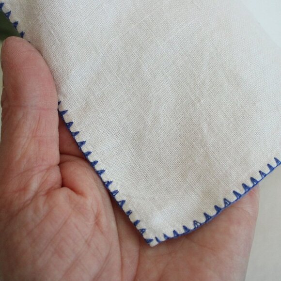 Vintage 1940s 1950s Napkin Embroidered Flower Basket Linen Doily or Table Topper - Picture 7 of 10